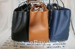 Michael Kors Jet Set Travel LG East West Tote / Handbag -Black, Luggage, Navy