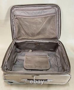 Travelpro Crew 7 Set 16 Tote & 20 Upright Wheeled Exp Carry On Suitcase