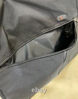 Victorinox Werks Black Set 27 Wheeled Exp Suitcase & 17 Laptop Messenger Bag