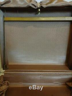 Vintage Samsonite Cream/Ivory Marble luggage set. Womans wardrobe, train case