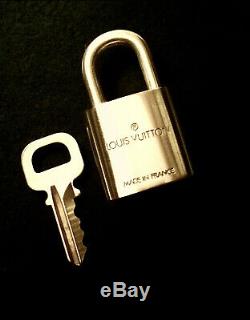 Authentique Louis Vuitton Nom Luggage ID Tag Avec Sangle Lock & Key One Set