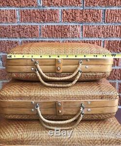 Belle Vintage Main Set Tissé De 3 Bamboo Nesting Suitcases MID Mod Suitcases