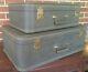 Deux Vintage Gris Starline Suitcases Avec Doublure Lavande Luggage Set Paire