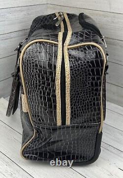 Devinez le bagage à roulettes et le sac à bandoulière en simili cuir crocodile Guess Carry On, ensemble de 2
