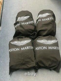 Ensemble de bagages Aston Martin Vantage 7 pièces en tissu noir et bleu spectral.