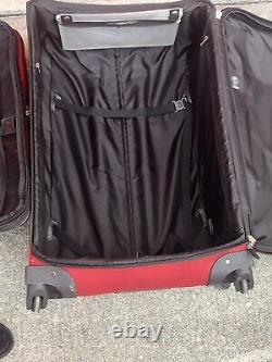 Ensemble de bagages Chaps 4 pièces en Euro, couleur noir et rouge, format cabine 24X14X8, set de voyage 13X21X7