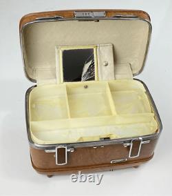 Ensemble de bagages à coque rigide American Tourister de collection Vtg en 3 pièces comprenant une valise à roulettes, une trousse de maquillage et une valise de train.