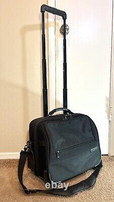 Ensemble de bagages professionnels en nylon noir comprenant une valise cabine à 2 roues et un sac pour ordinateur portable Briggs & Riley