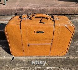 Ensemble de valises vintage à trois pièces Knoxx Londonderry des années 1970 en couleur beige.